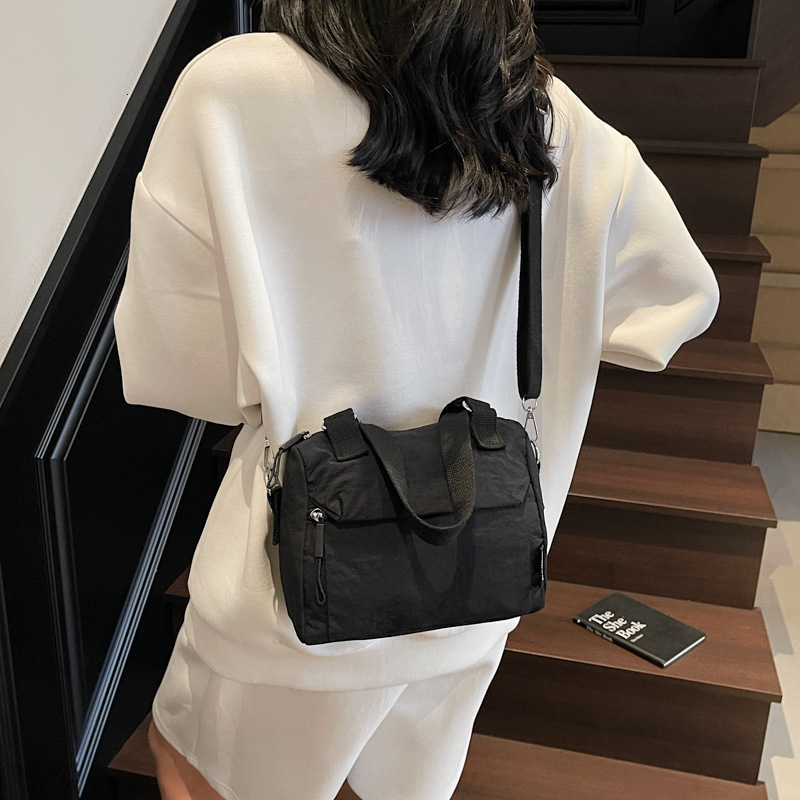 designer Fashion Versatile Handbag 2025 New Casual Travel Shoulder Crossbody Bag Lightweight Nylon Cloth Handbag for Women