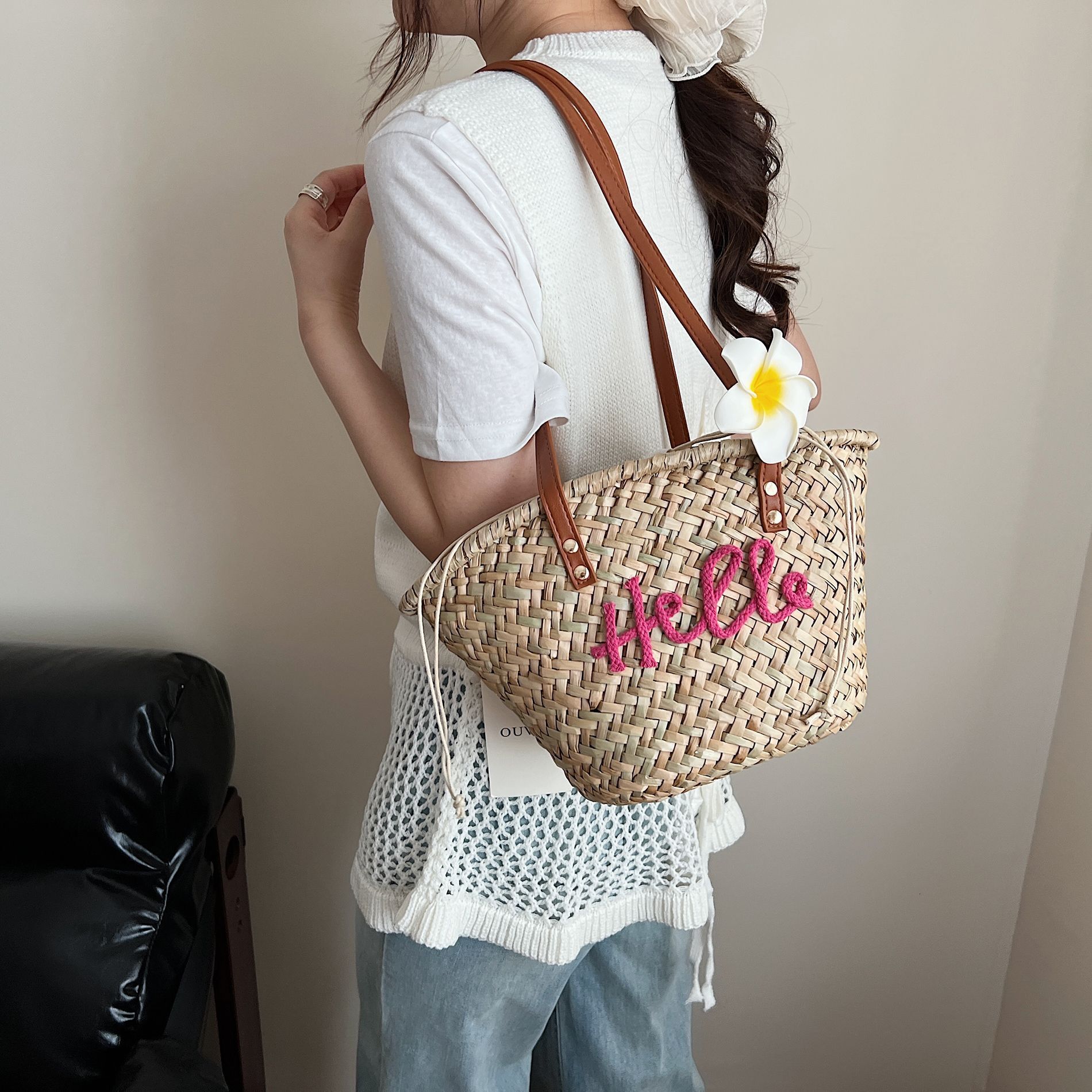 designer Beach Vacation Bag 2025 New Handwoven Shoulder Bag Large Capacity Beach Tote Basket Straw Bag