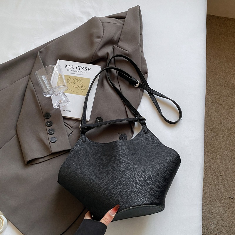 designer High-end Handbag for Women 2025 New Fashion Casual Crossbody Shoulder Bag Large Capacity Commuter Tote Bag