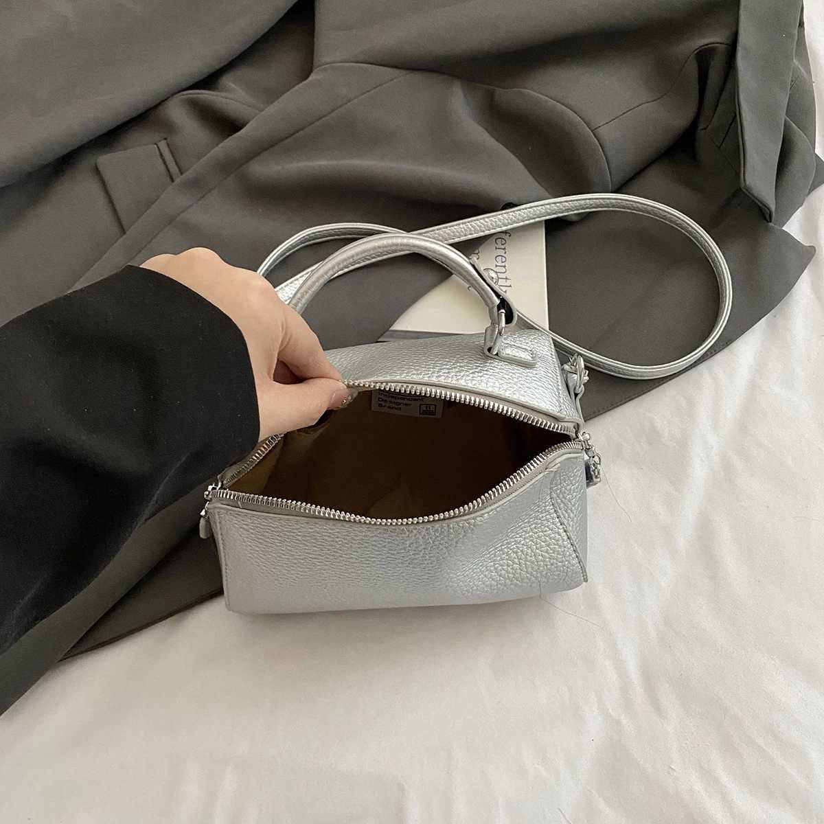 New Handbag Womens High-End Fashion Single-Shoulder Crossbody Bag Large-Capacity Single-Shoulder Bag Commuting Small BagXJ250604