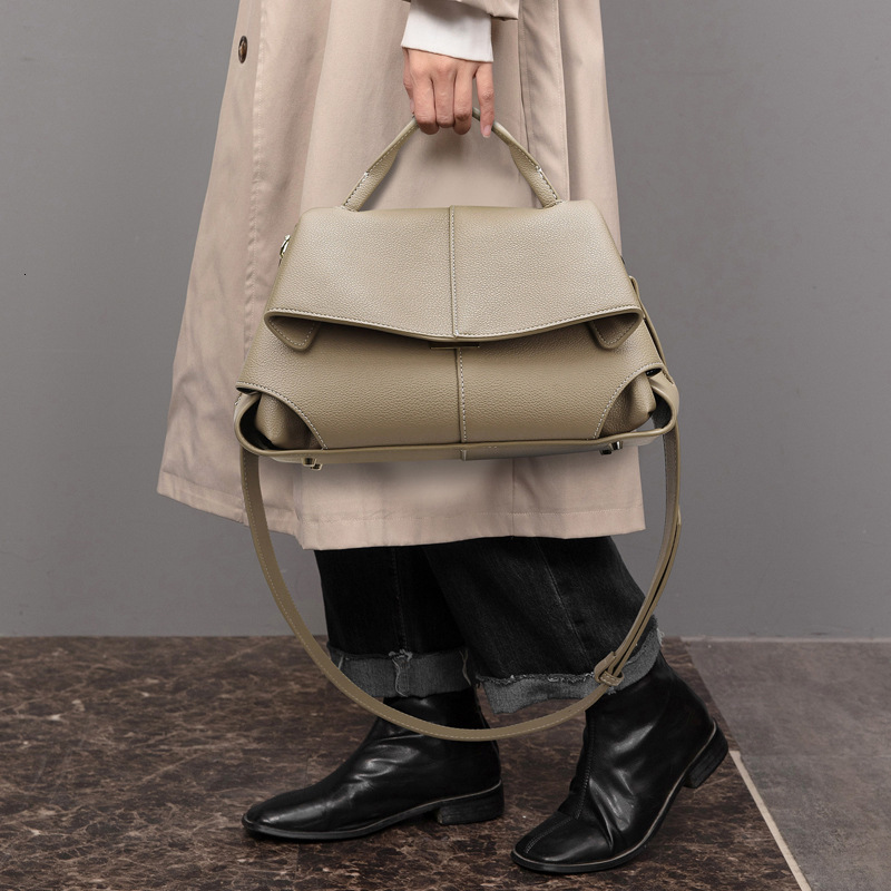 Free Shipping Designer High Quality Handbag Niche Design Shoulder Fashionable New Style Women's Ultra Light Commuting Crossbody Bag