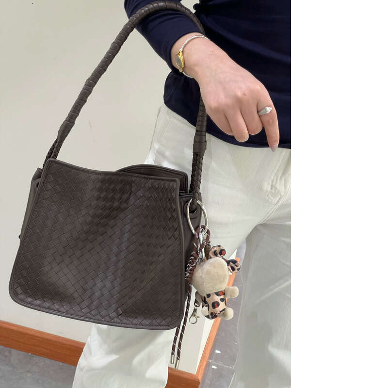 Woven Bag Leather New Underarm Large Capacity Handmade Woven Sheepskin Handheld Shoulder Bag For Women Soft Woven Tote