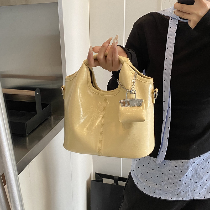 designer Lazy Style Niche Soft Leather Bag for Women 2025 Spring Summer New Large Capacity Versatile Underarm Bag Crossbody Bag Basket Bag