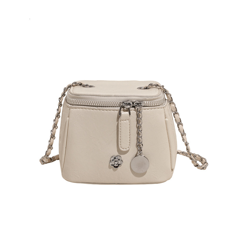 Free Shipping Designer Bag Fashion For Women 2025 New Style Summer Versatile Chain Crossbody Bag This Years Popular Small Square Bag