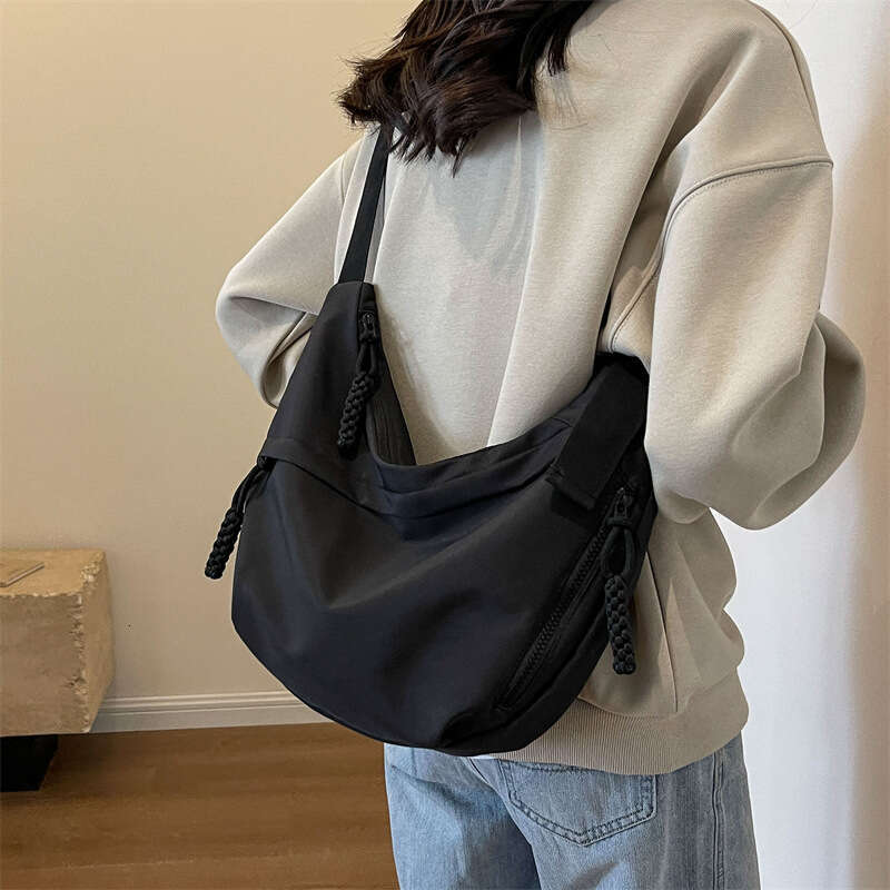Fashion Commuter Large Capacity Single Shoulder Crossbody for Women New Casual Versatile Tote Korean Style Underarm Bag