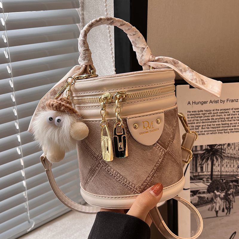 2025 Versatile Crossbody Designer Bag Free Shipping Women's Shopping Bag Handbag Stylish Versatile Bucket Bag Trendy Cute Pendant Shoulder Bag