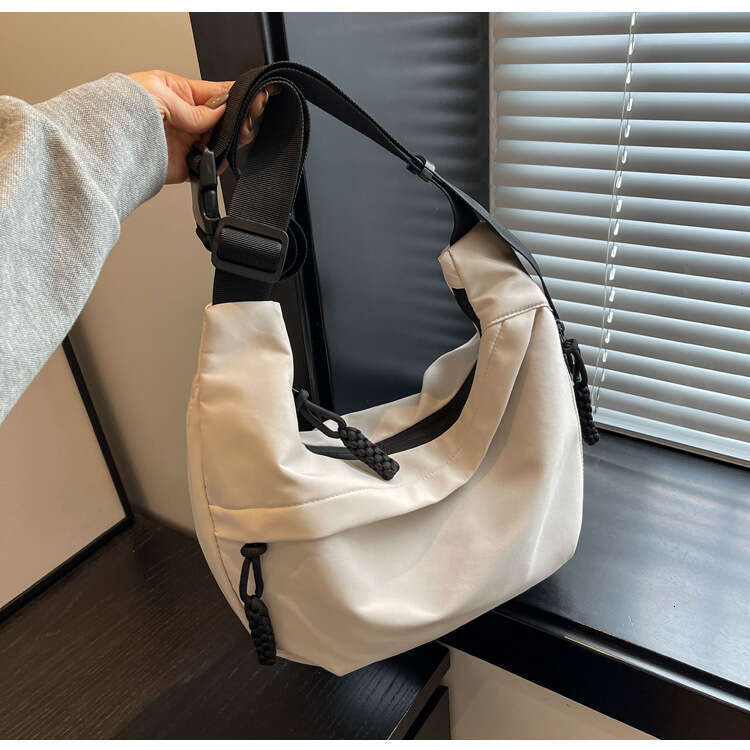 Fashion Commuter Large Capacity Single Shoulder Crossbody for Women New Casual Versatile Tote Korean Style Underarm Bag