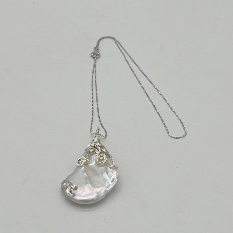 Luxurious Temperament Natural Baroque Pearls - Elegant Vintage Style Pendant Necklace