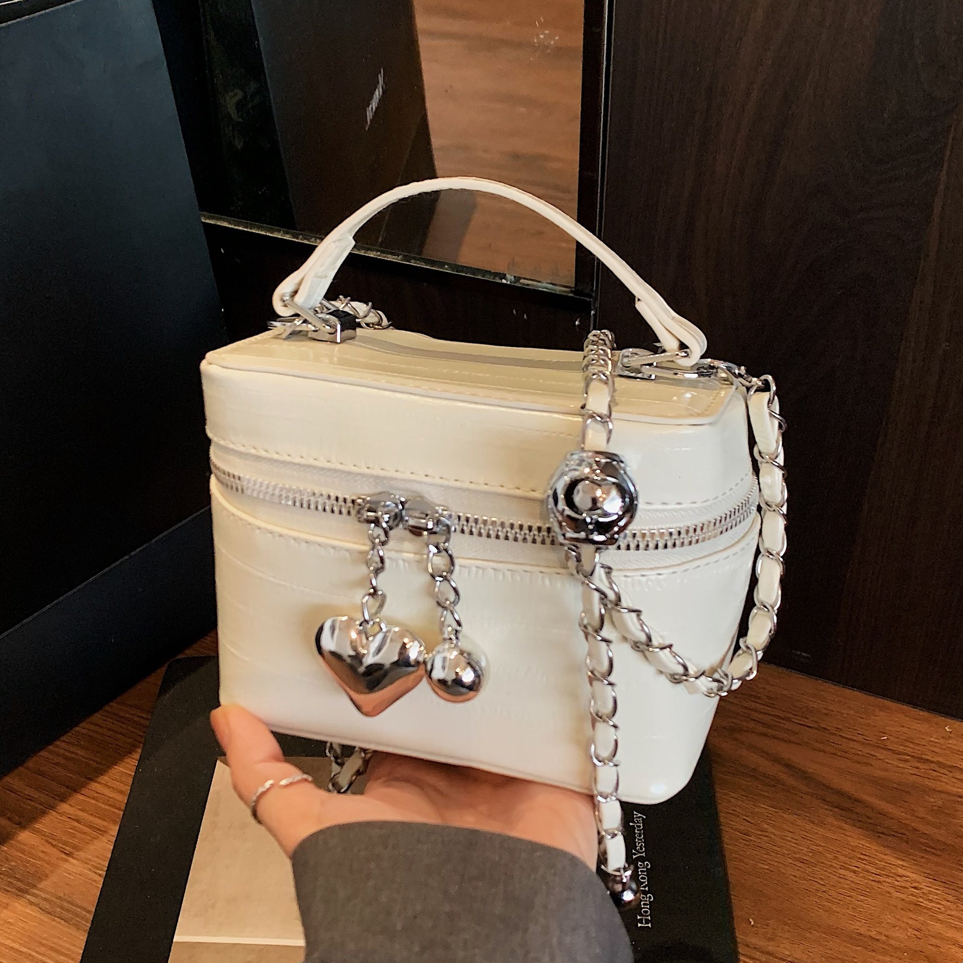 designer High-end Handbag for Women 2025 New Versatile Chain Crossbody Bag Summer Super Popular Handheld Box Small Square Bag