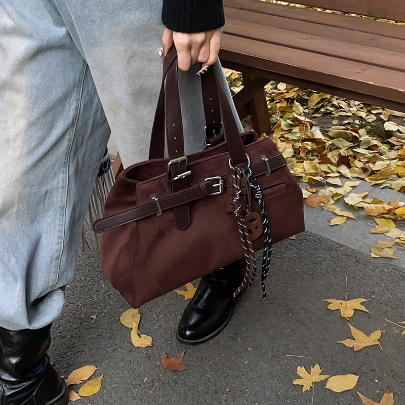 2025 New Women's Autumn Winter American Retro Matte Simple Design Free Shipping Handbag Large Capacity Designer Shoulder Shopping Bag Crossbody B