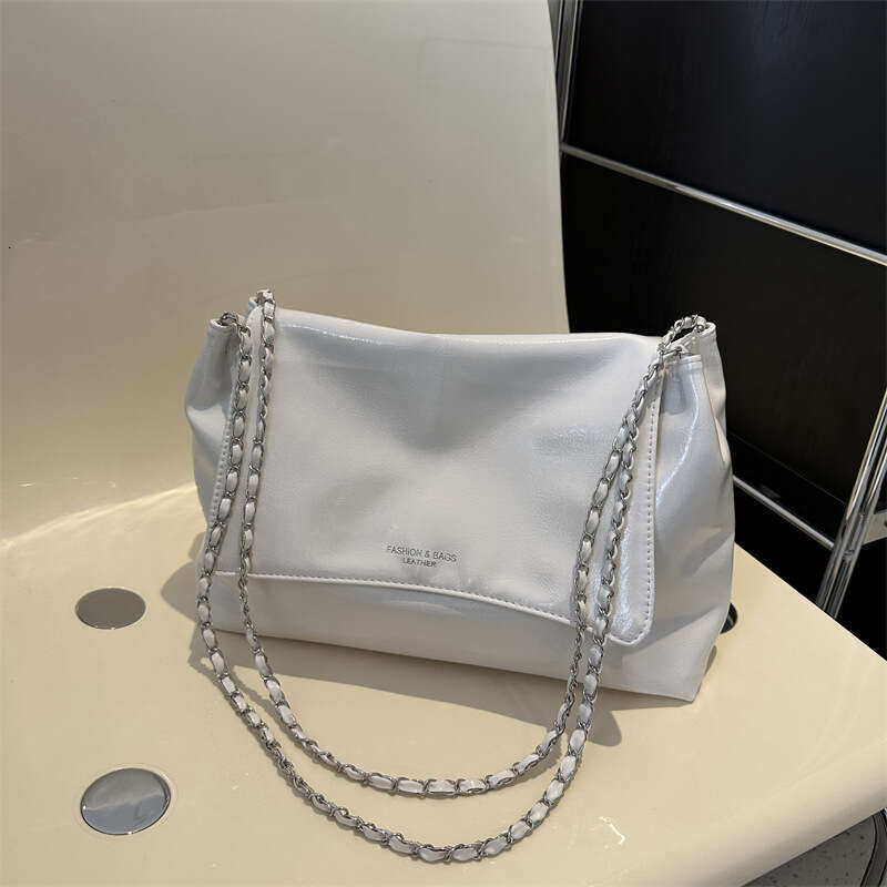 Soft Leather Large Capacity Fashion Simple Commuter Chain Shoulder for Women 2023 Early Autumn New Versatile Ins Tote Bag
