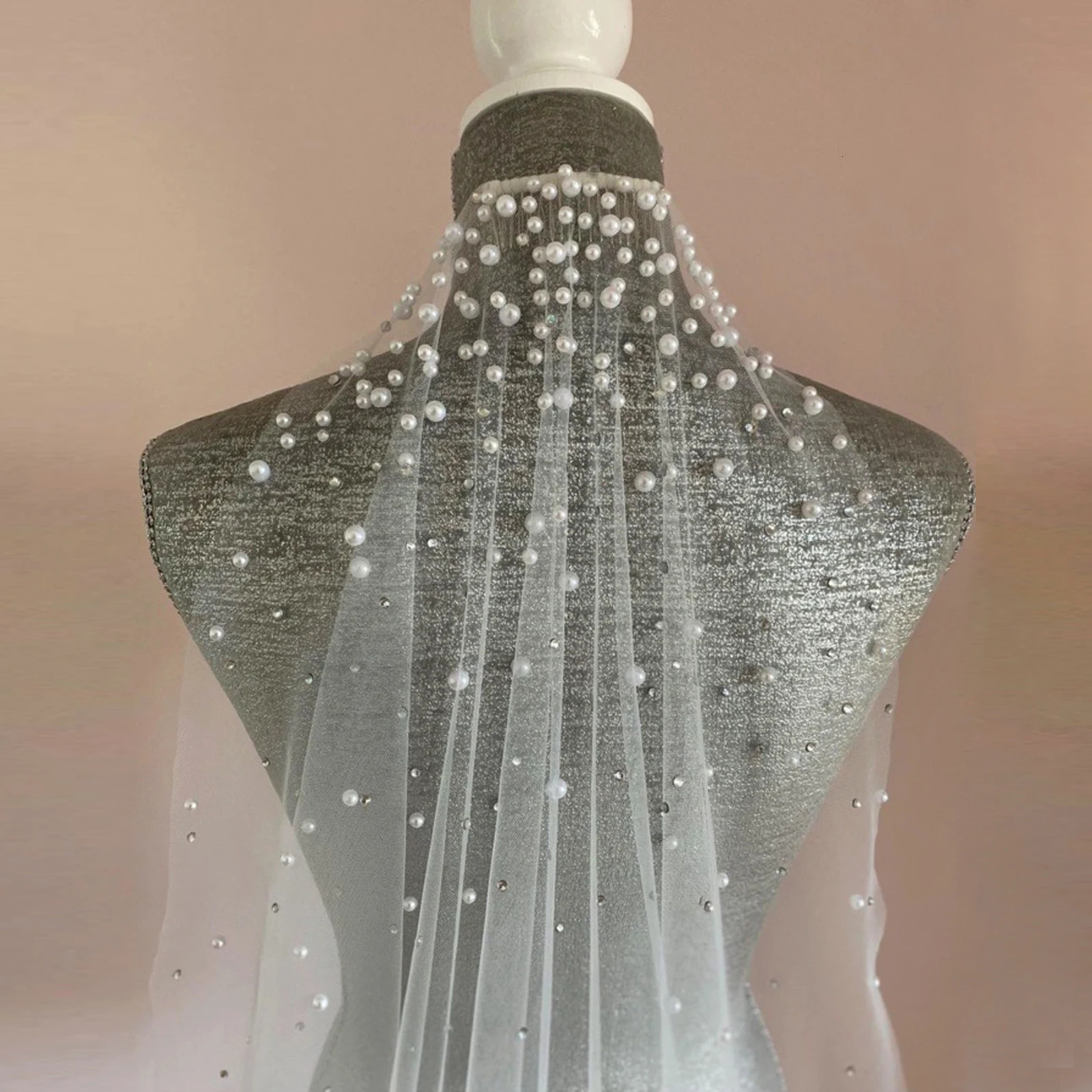V135 Short Pearls Bridal Veils 1 Tiers Wedding Rhinestone Veil Wedding Hair Accessories for Brides Fingertip Length 250530
