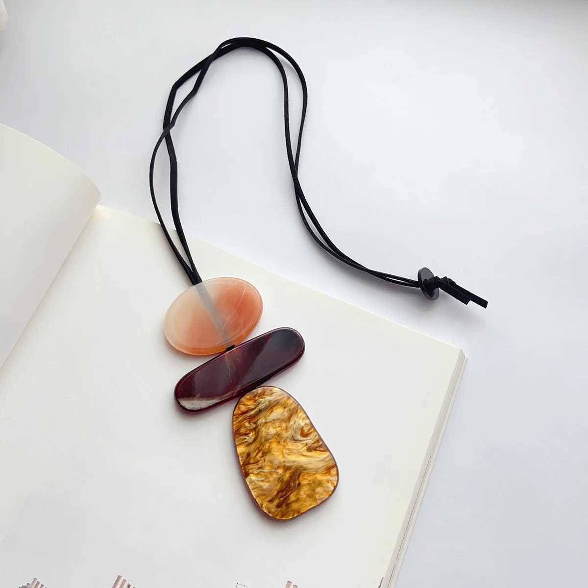 Fashion simple retro Bohemian style acrylic resin irregular personality pendant long autumn winter sweater chain necklace for women XJ250604