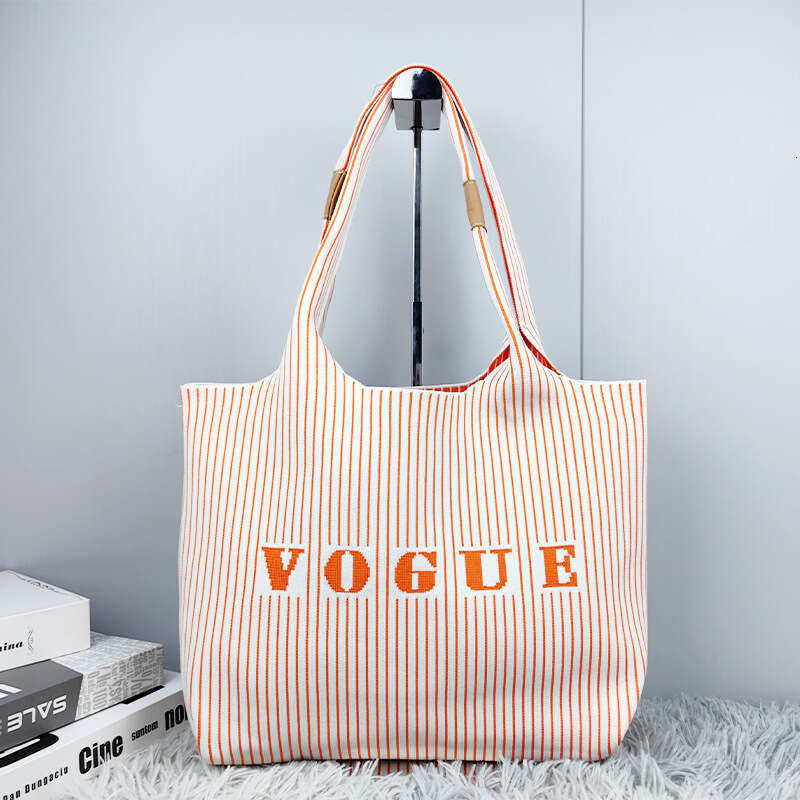 Korean 2024 New Style Leaf Pattern Tote Large Capacity Women's Casual Student Niche Design Shoulder Bag