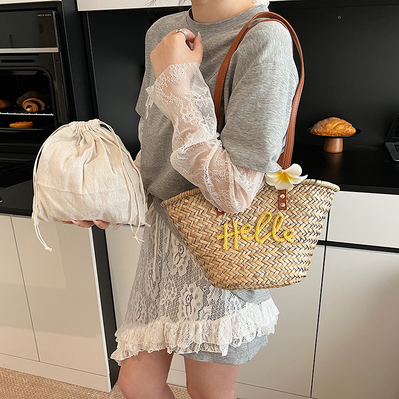designer Beach Vacation Bag 2025 New Handwoven Shoulder Bag Large Capacity Beach Tote Basket Straw Bag