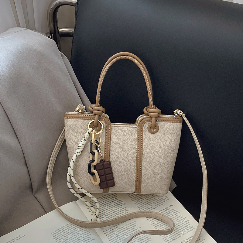 designer Guqian Trendy Tote Bag 2025 Spring New Simple Stylish Underarm Bag Shoulder Bag Versatile Shoulder Bag Socialite