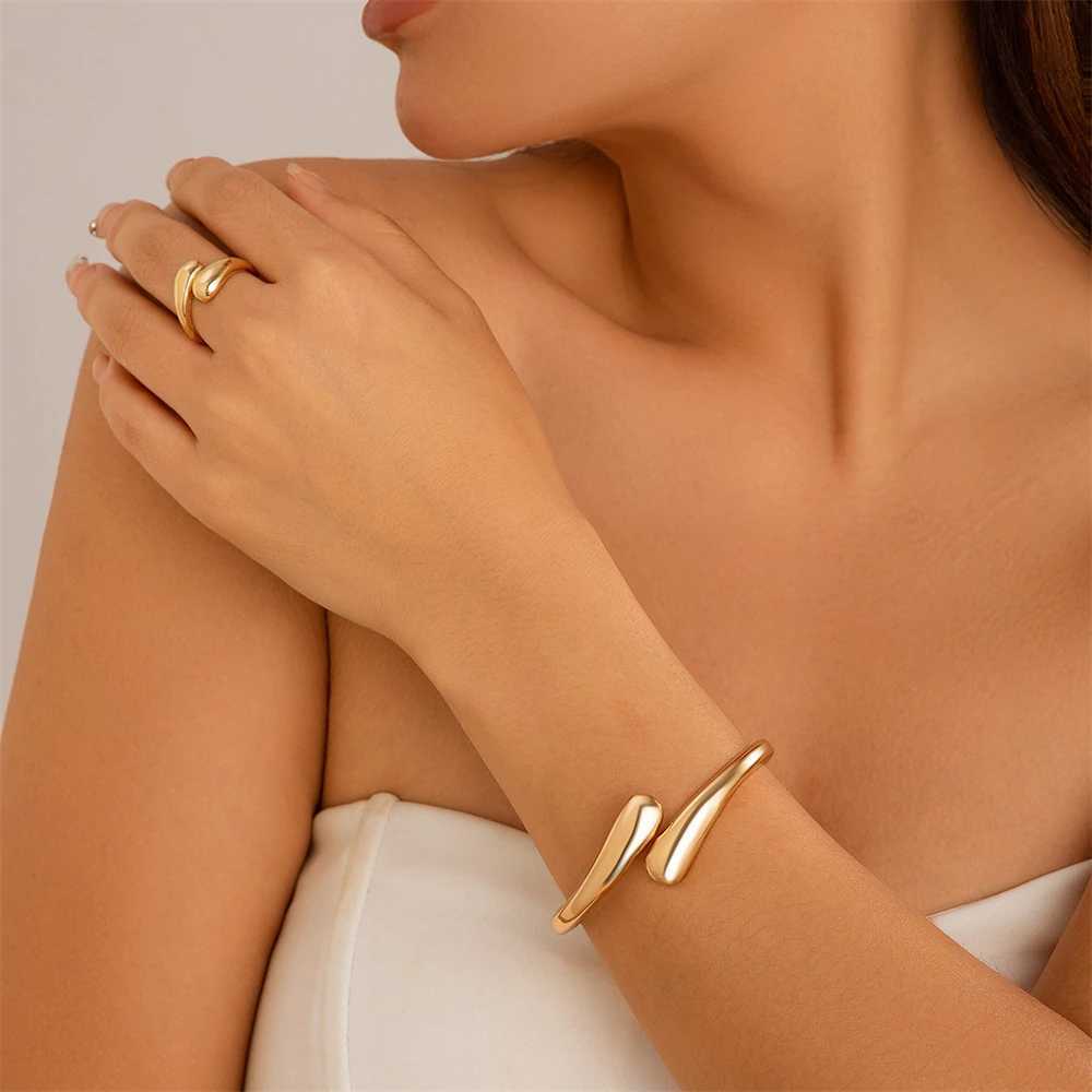 New Arrival Wide Metal Bangle Ring for Women Gold and Silver Color Chunky Waterdrop Open Wrist Cuff Thick Irregular Twisted Bracelet Jewelry V250605