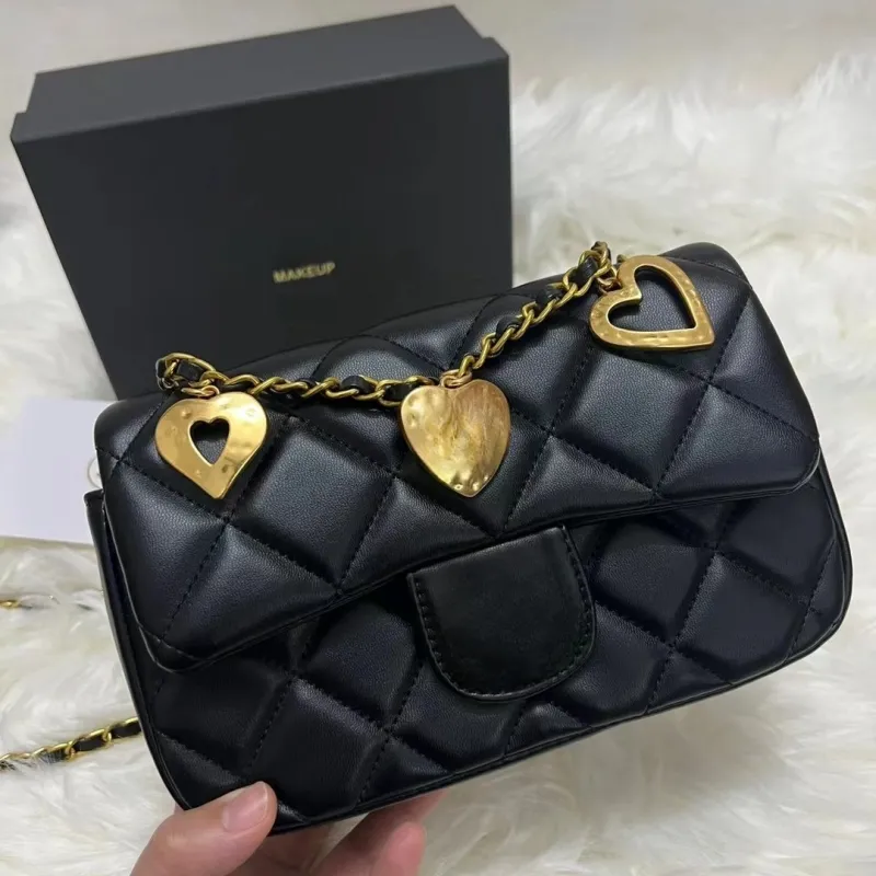 2C New heart-shaped pendant strap removable decoration classic design chain bag VIP gift with gift box packing