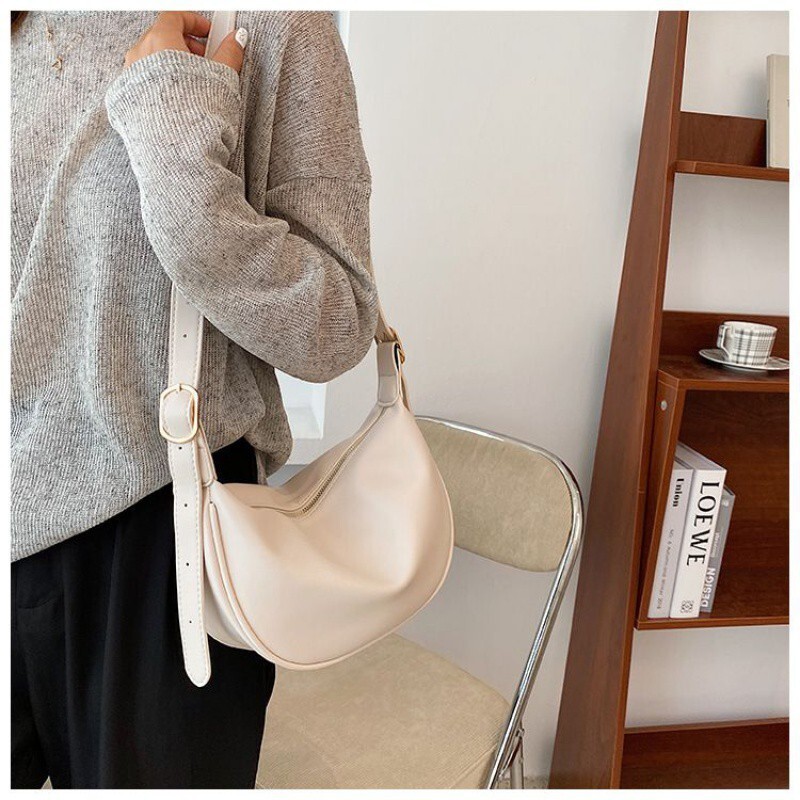 New women's four season bag with simple and multifunctional design, niche office commuting shoulder width dumpling bag designer shoulder bag