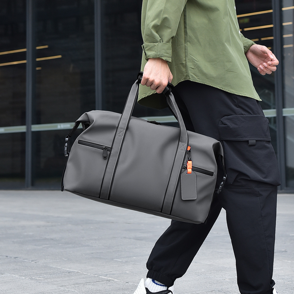 New Large Capacity Men's Business Travel Versatile Commuter Handbag Water-Resistant Sports Fiess Bag Trendy