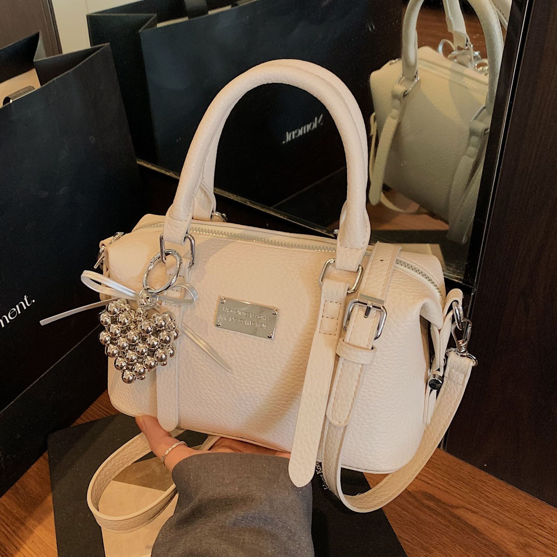 designer High-End Handbag for Women 2025 New Fashion Simple Casual Versatile Fashionable Shoulder Crossbody Bowling Bag