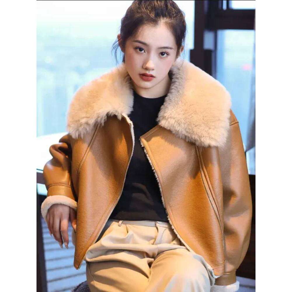 Autumn 2023 Winter New One Women's Short Motorcycle Lapel Lamb Fur Coat Fashion Loose Warm Leather Jacket Outwear