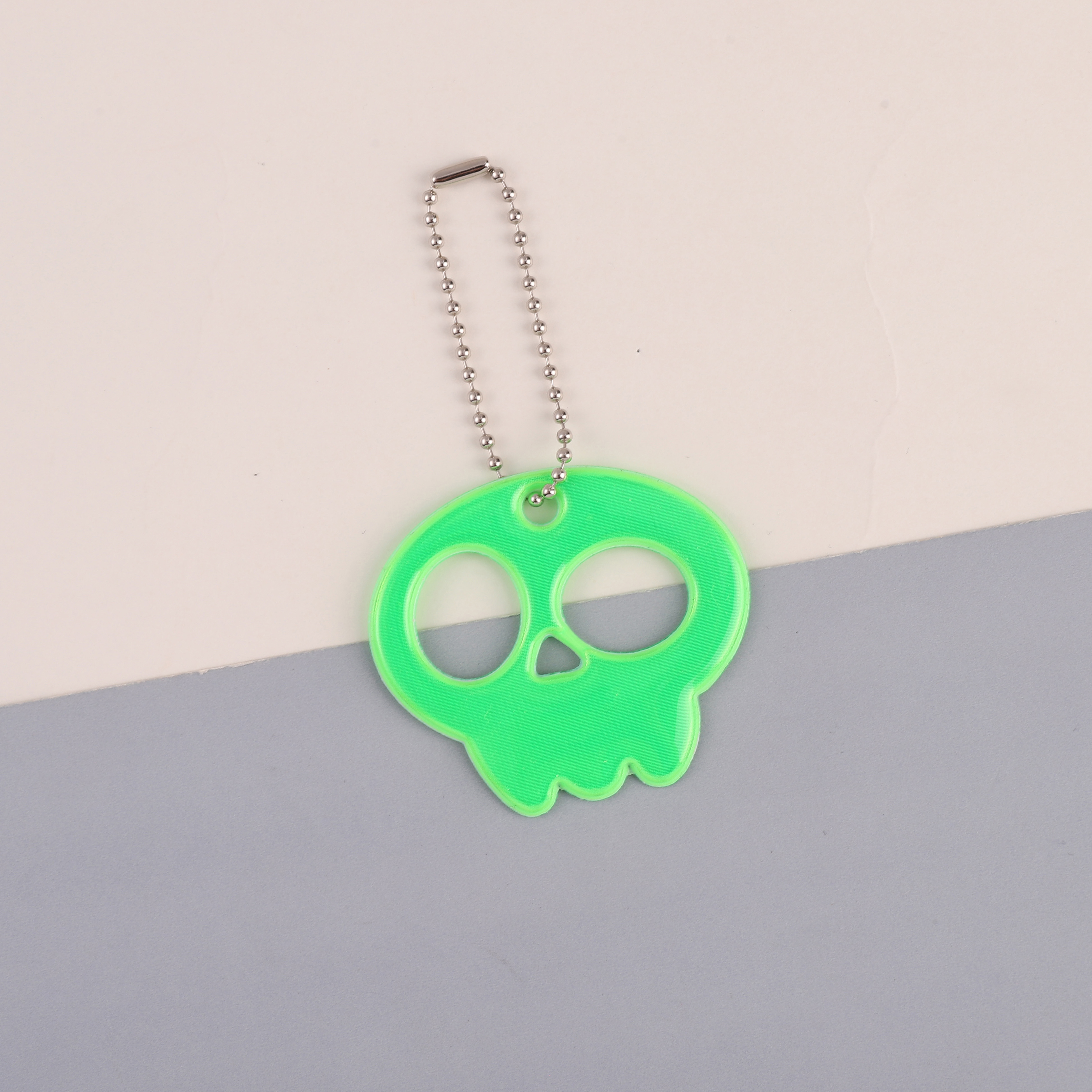 Minimalist Stylish Cartoon Skull Keychain Retro Style Hanging Pendant with Glowing Effect