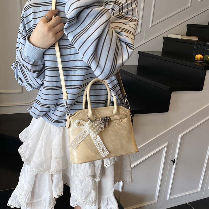 designer High-End Large Capacity Commuter Bag Women's 2025 New Summer Handbag Versatile Niche Crossbody Tote Bag