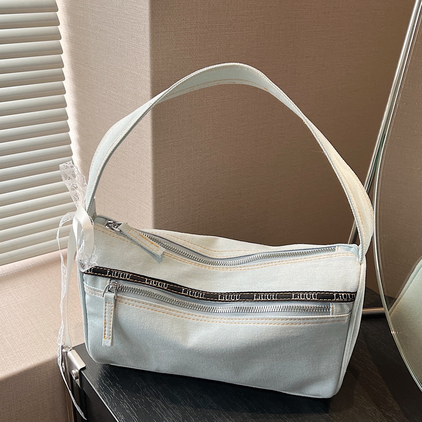 designer Niche High-End Denim Handheld Underarm Bag for Women 2025 New Retro Versatile Handbag Shoulder Underarm Bag