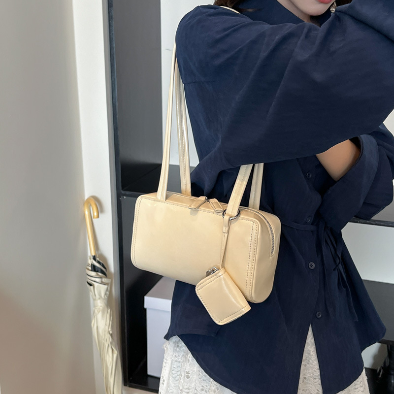 designer Vintage Oil Wax Leather Small Bag for Women 2025 New Fashion Versatile Shoulder Underarm Bag High-end Commuter Handbag