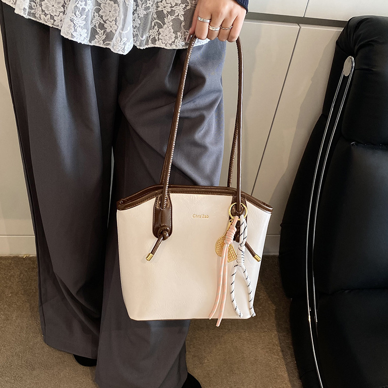 designer Trendy Simple Large Capacity Shoulder Underarm Bag for Women 2025 New High-end Fashion Versatile Handheld Bucket Bag