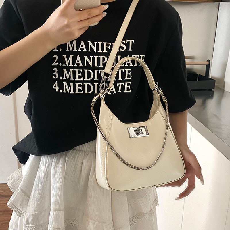 designer Korean Style Simple Soft Leather Shoulder Underarm Bag for Women 2025 New Commuter Handheld Bucket Bag Casual Fashion Crossbody Bag