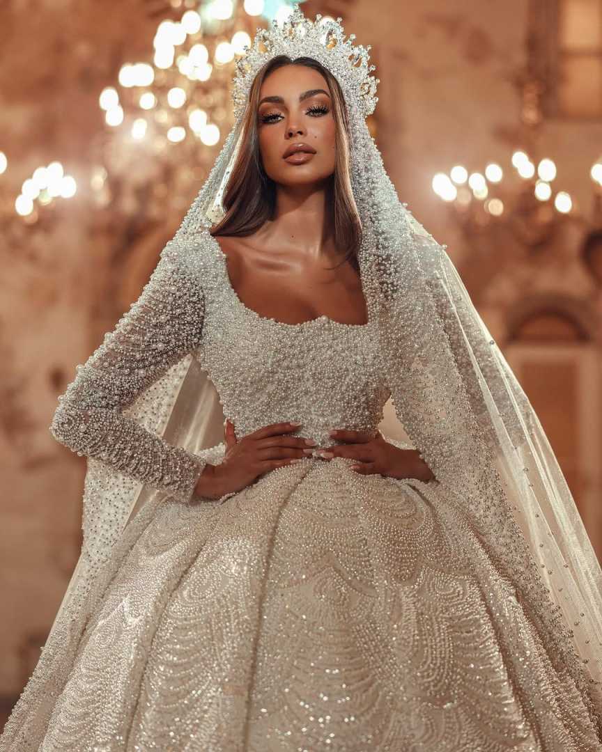 Queen Pearls Ball Gowns Bridal Dresses With Veil Luxurious Square Neck Long Sleeve Wedding Dress Shining Sweep Train Customized