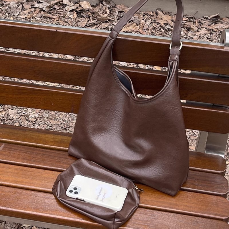 Women's large capacity bag spring and summer new simple soft leather shoulder bag designer retro commuting jumpsuit crossbody bag