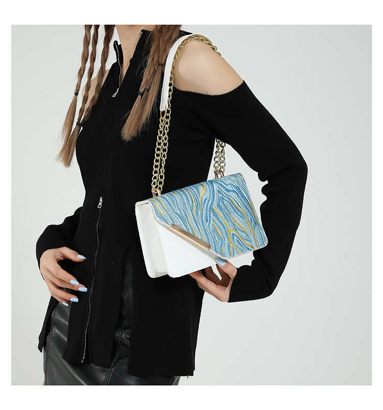 2025 Summer Style Textured Color-Block Shoulder Women, Trendy and Stylish Crossbody Bag for Ladies This Year