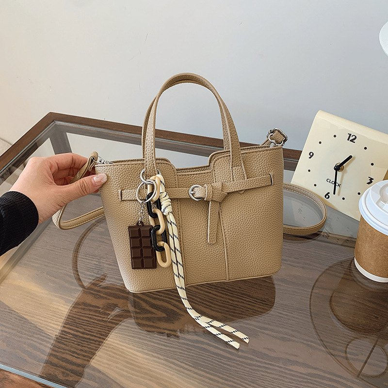 designer Women's Simple Fashion Niche Handbag Underarm Bag Foreign Trade New Shoulder Bag 2025 Large Capacity Tote Bag