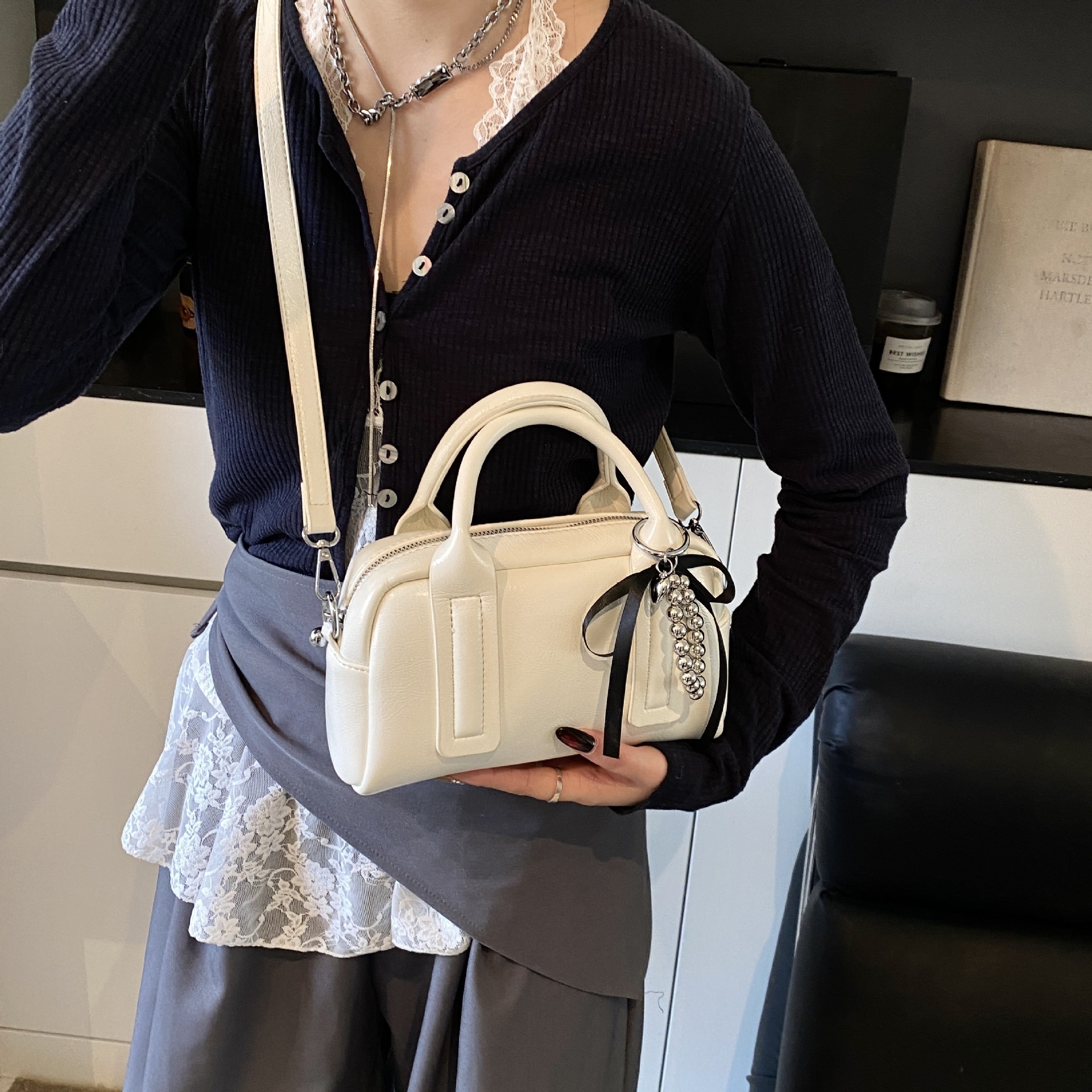 designer Korean Style Trendy Handheld Boston Bag for Women New Simple Shoulder Pillow Bag High-Quality Niche Crossbody Bag