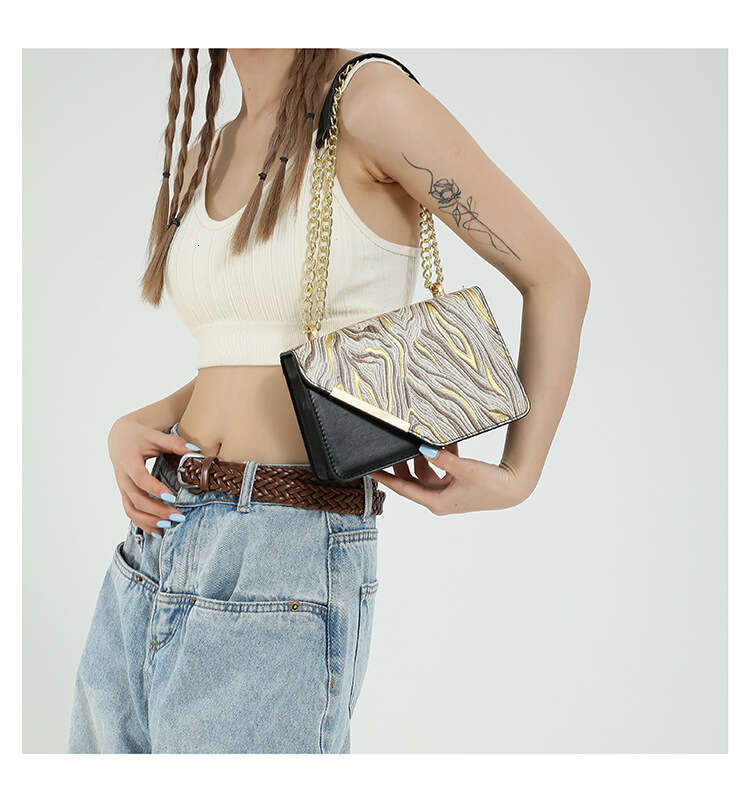 2025 Summer Style Textured Color-Block Shoulder Women, Trendy and Stylish Crossbody Bag for Ladies This Year