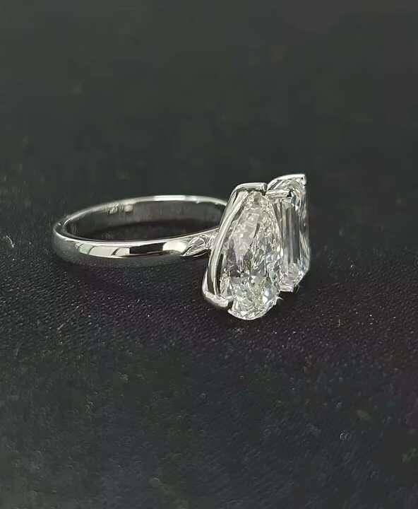Lab Grown Diamond Wedding Toi Et Moi Ring in 14k Gold With CVD Diamonds 2 Stone Ring Emerald and Pear Cut Diamond Ring Gifts
