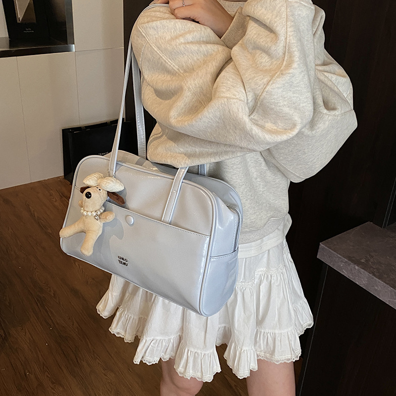 designer Large Capacity Bowling Bag for Women 2025 New Summer Fresh Style Shoulder Bag for Work and Commute Tote Bag