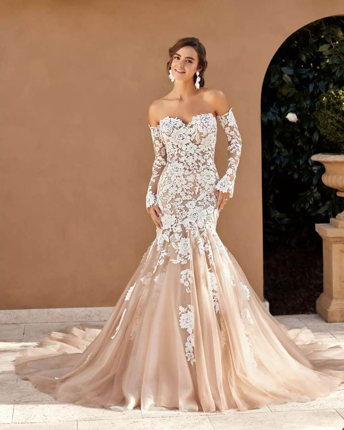 Beach Mermaid Wedding Dresses Lace Appliques Off Shoulder Long Sleeve Bridal Gowns Sexy Customized Backless Bride Dress