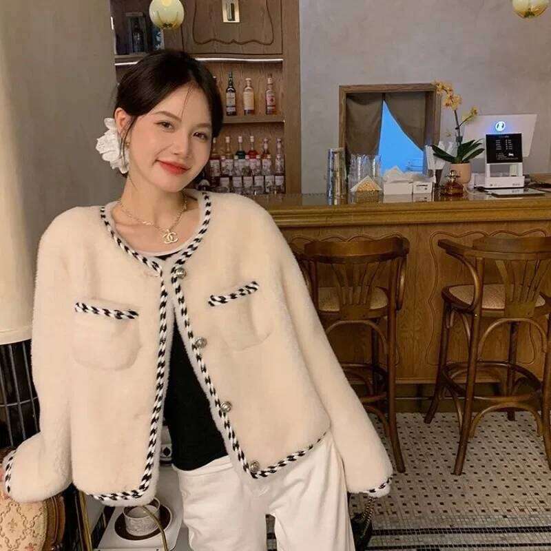 Winter New Women100% Full Short Coat Female Fashion Patchwork Loose Round Neck Lamb Wool Outcoat Casual Versatile Outerwear