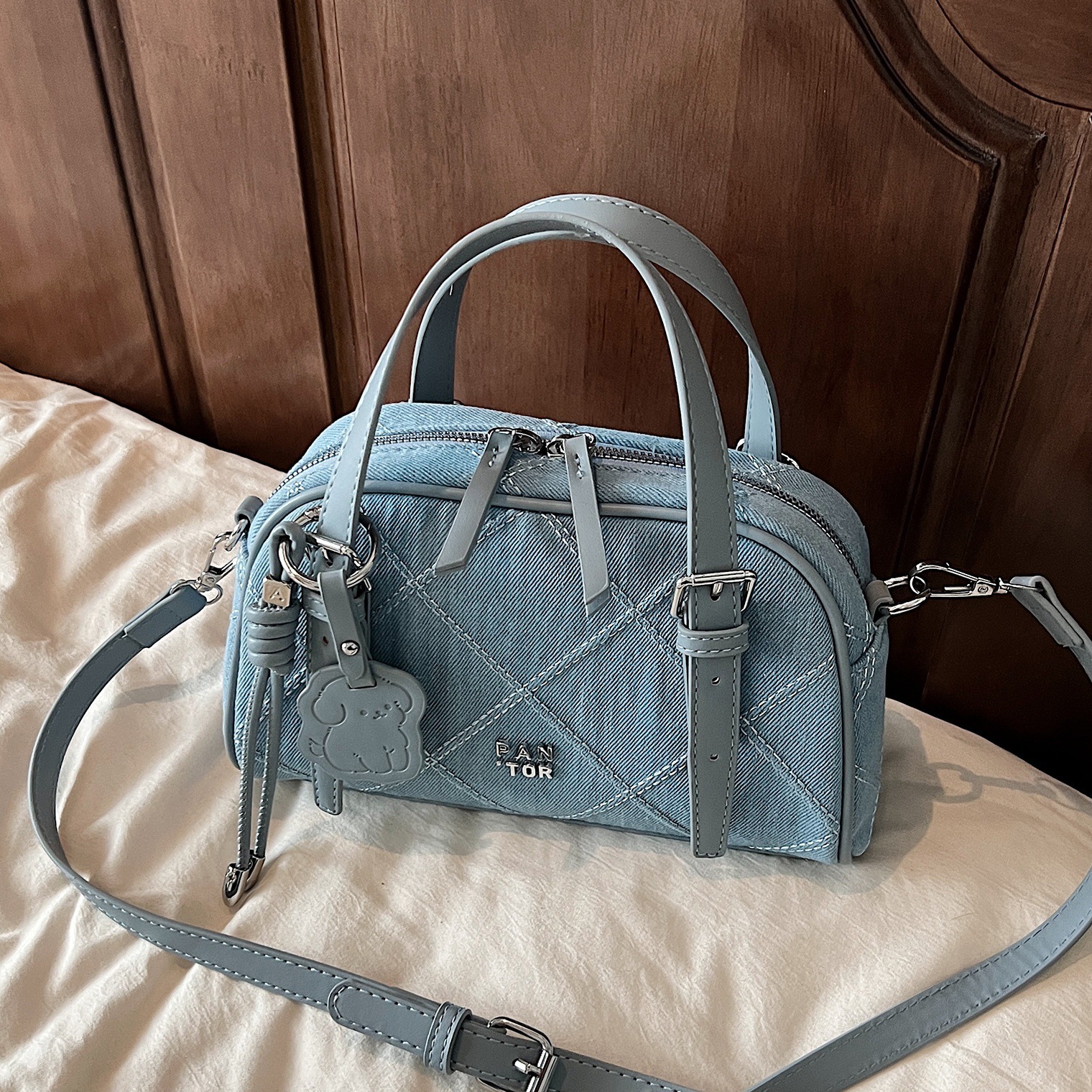 designer Minimalist Solid Color Handheld Bowling Ball Bag for Women 2025 New Spring Shoulder Crossbody Bag Fashion Versatile Pillow Bag