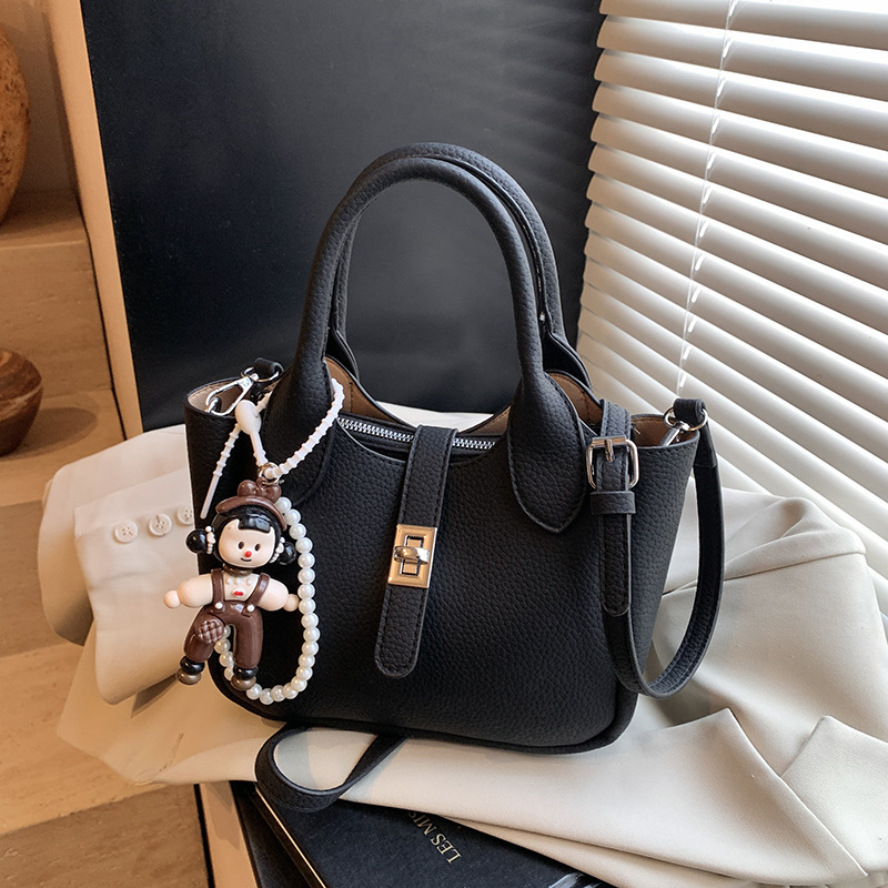 designer Hot-Selling Soft Leather Tote Bag for Women 2025 New Fashionable Versatile Stylish Shoulder Underarm Commuter Crossbody Bag