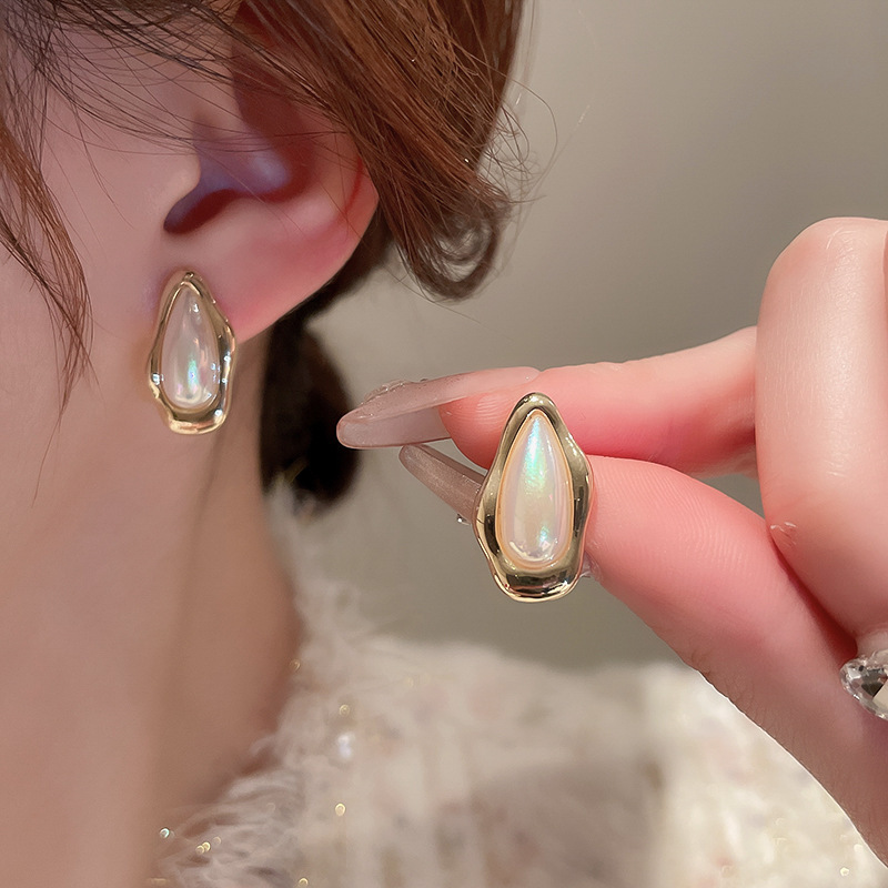 Medieval silver needle earrings with a light luxury palace style and versatile pearl earrings