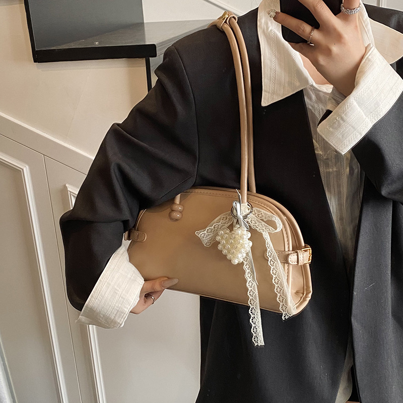 designer Niche Texture Fashion Shoulder Bag 2025 Spring New Fashion Underarm Bag High-end Handheld Commuter Bag