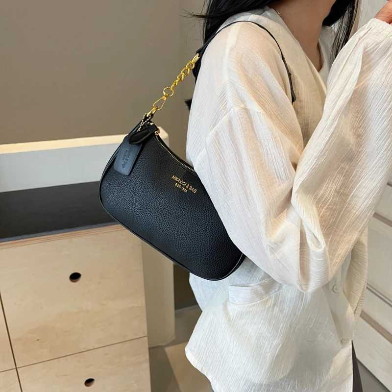 1 Piece of Pure Color Shoulder Bag for Women Versatile Chain Crossbody Bag That Can Be Placed as a Machine XJ250604