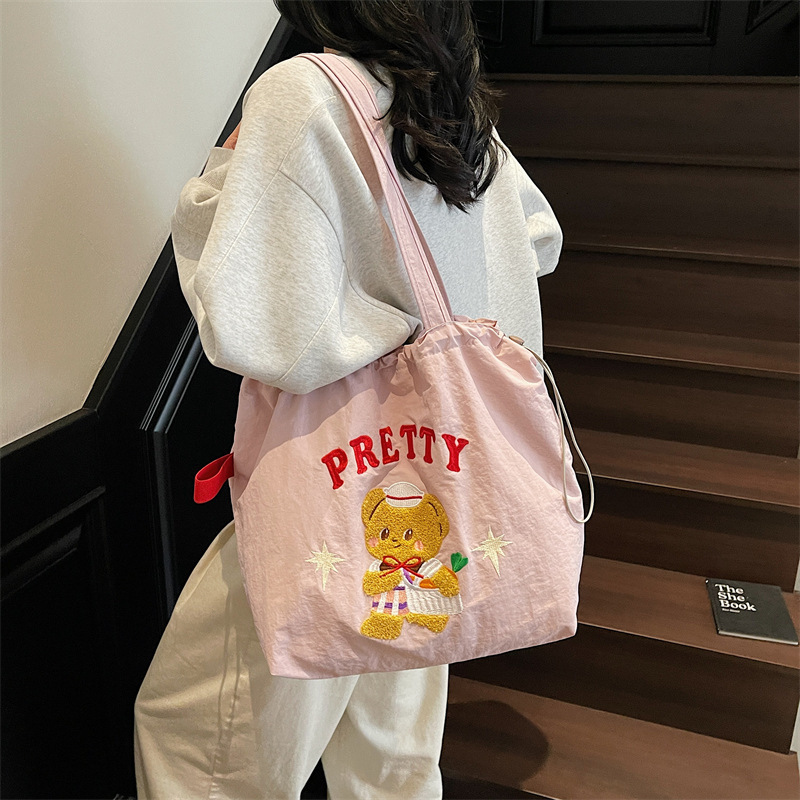 designer 2025 New Literary College Style Simple Large Capacity Tote Bag for Women Trendy Versatile Class Commuting Shoulder Bag