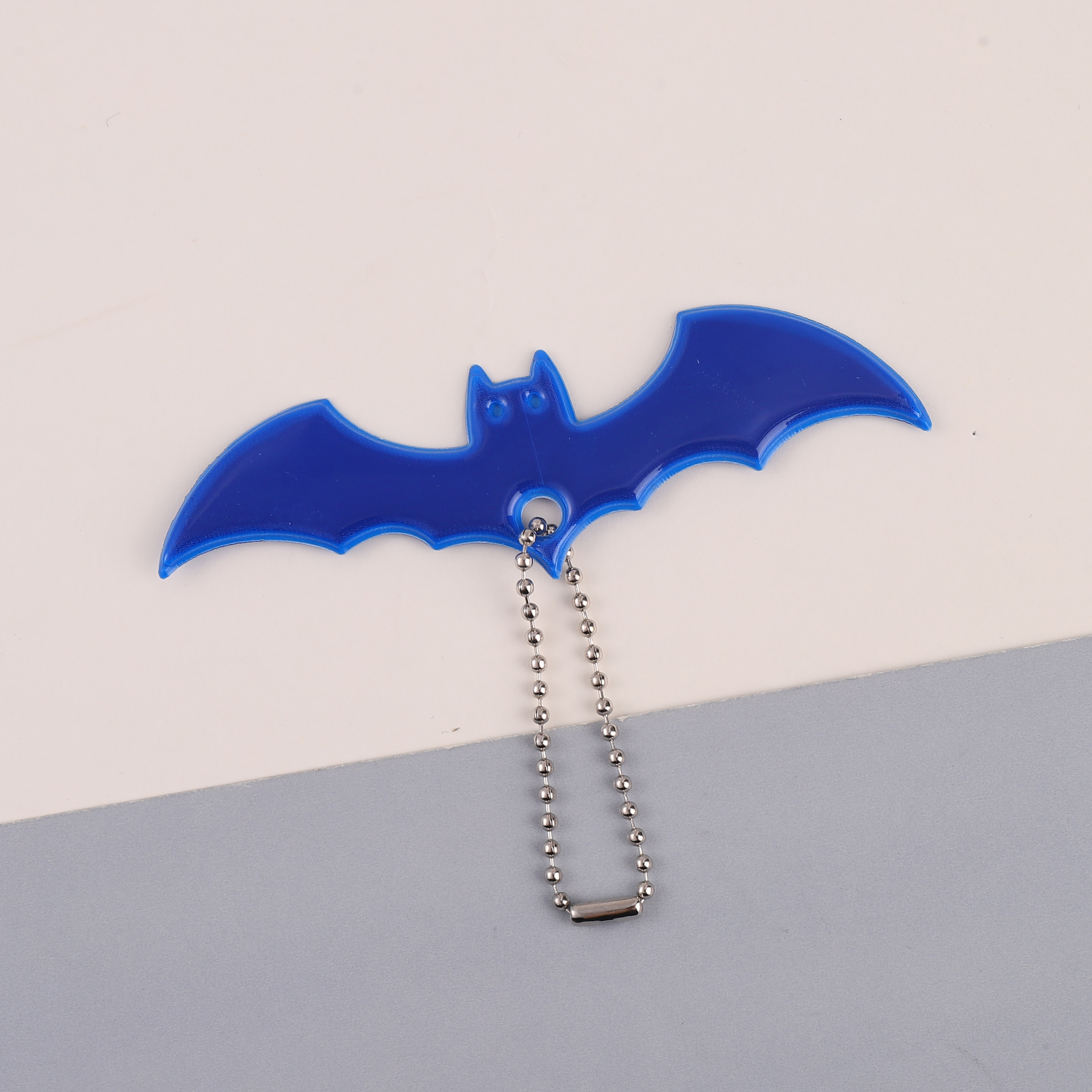 Bats Shape Glow-in-the-Dark Backpack Keychain with Night Visibility Up to 200M - High Reflectivity PVC Safety Warning Accessory