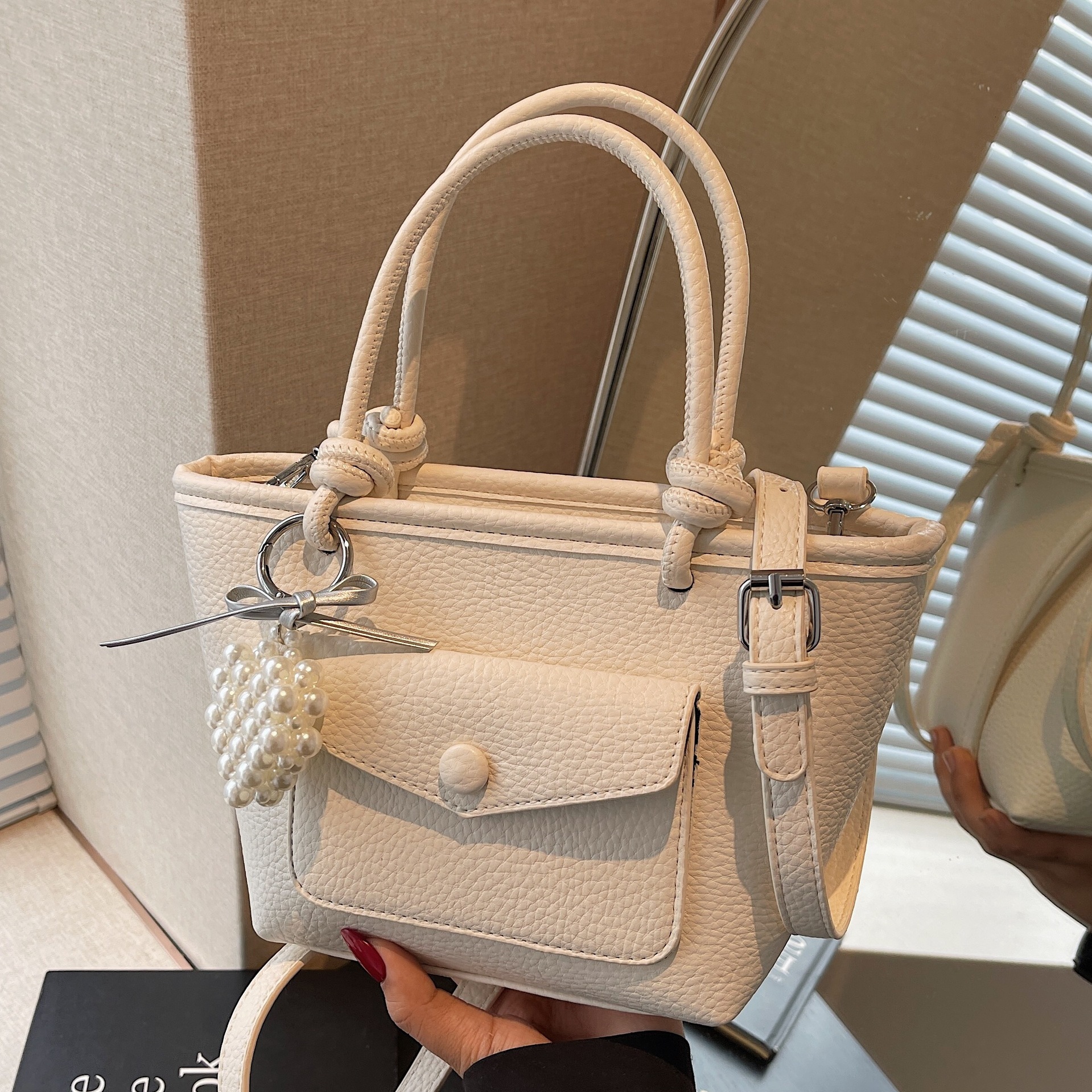 designer Large Capacity Handheld Bucket Bag for Women 2025 New Fashion Versatile Shoulder Bag Korean Style Niche High-end Underarm Bag